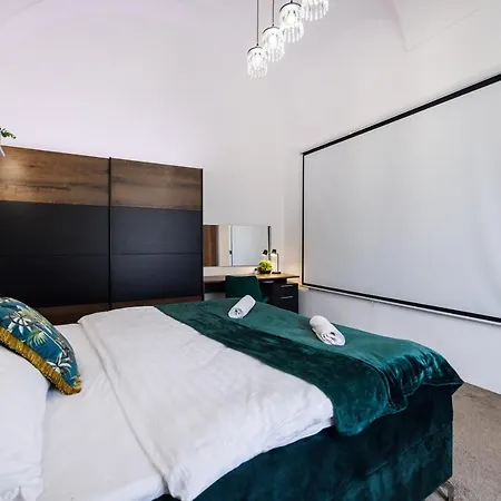 Apartmán Spaya Jacuzzi Centrum - With Cinema & Private Parking