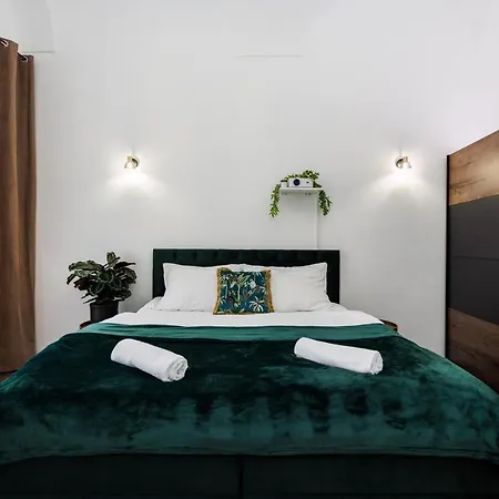 Spaya Jacuzzi Centrum - With Cinema & Private Parking Apartment Kosice