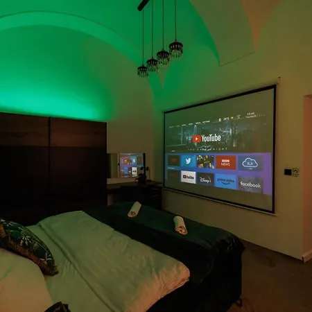 Apartmán Spaya Jacuzzi Centrum - With Cinema & Private Parking Košice