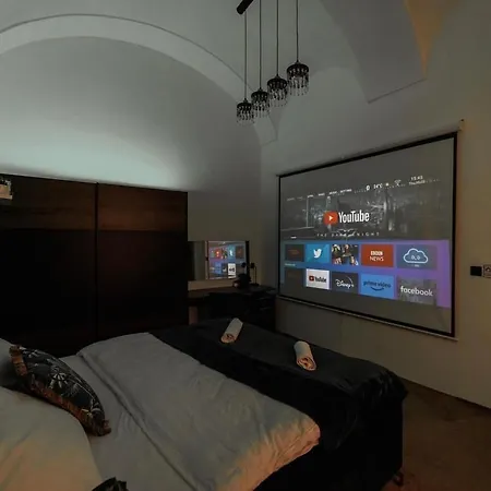 Apartmán Spaya Jacuzzi Centrum - With Cinema & Private Parking