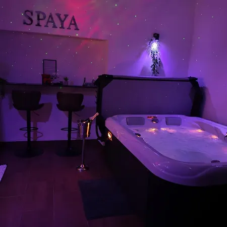 Spaya Jacuzzi Centrum - With Cinema & Private Parking 아파트
