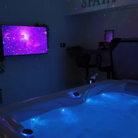 Spaya Jacuzzi Centrum - With Cinema & Private Parking *