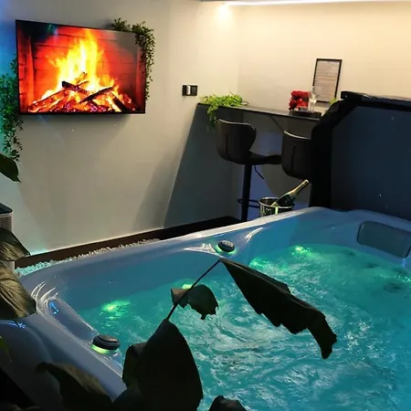 Spaya Jacuzzi Centrum - With Cinema & Private Parking Кошице