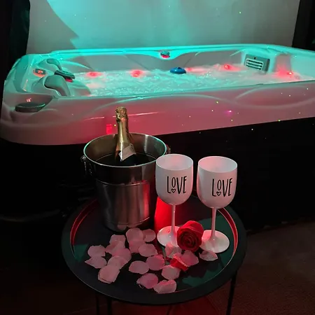 Apartmán Spaya Jacuzzi Centrum - With Cinema & Private Parking