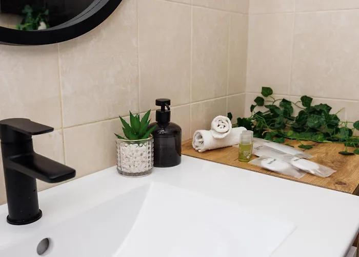 Spaya Jacuzzi Centrum - With Cinema & Private Parking * Košice