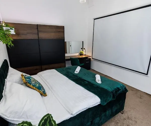 Spaya Jacuzzi Centrum - With Cinema & Private Parking *