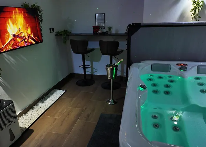 Spaya Jacuzzi Centrum - With Cinema & Private Parking Appartamento Košice