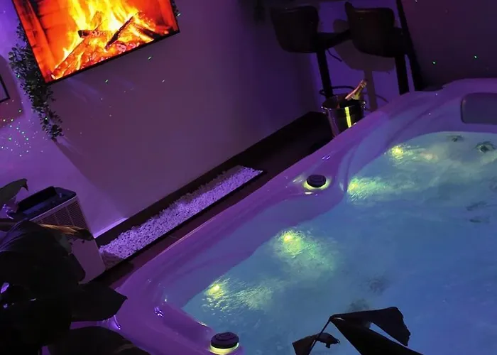 Spaya Jacuzzi Centrum - With Cinema & Private Parking * Košice